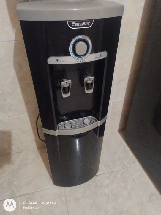 Bebe água gelada com este bebedouro Esmaltec