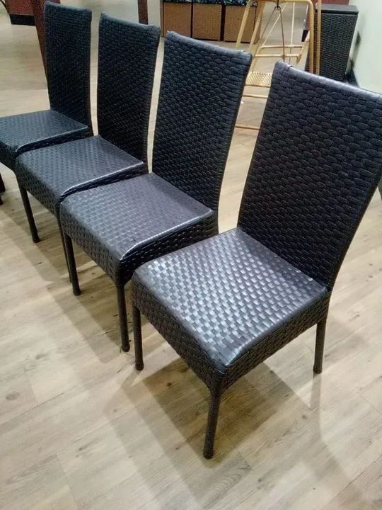 Cadeiras de fibra sintética 