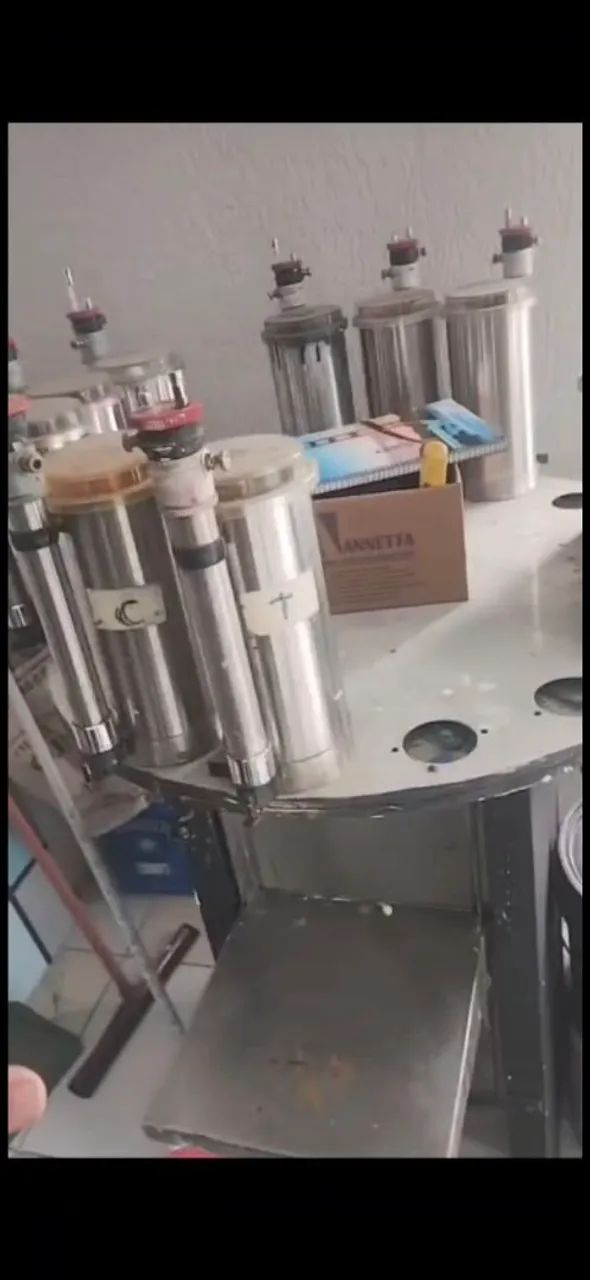 Máquina para pigmentação de tintas texturas e massas 