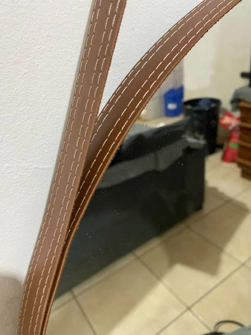 Espelho Redondo Decorativo com Alça de Couro 35x35  - Foto 2