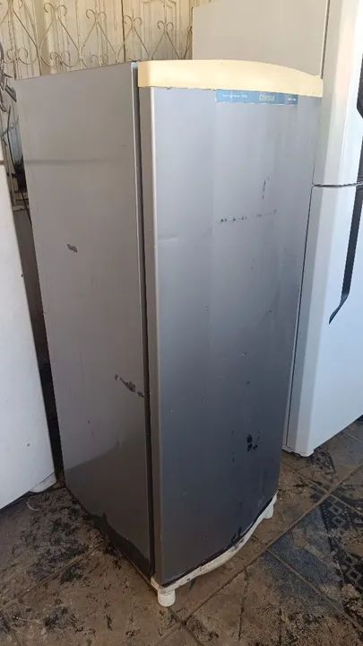 Geladeira Consul pequena 