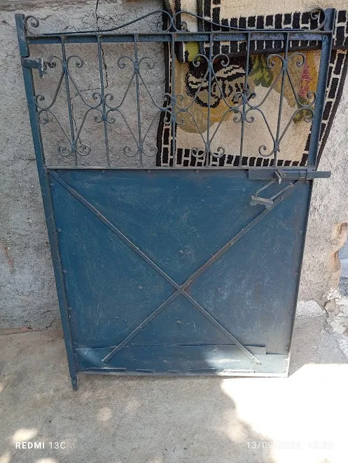 Vendo portão de ferro pequeno