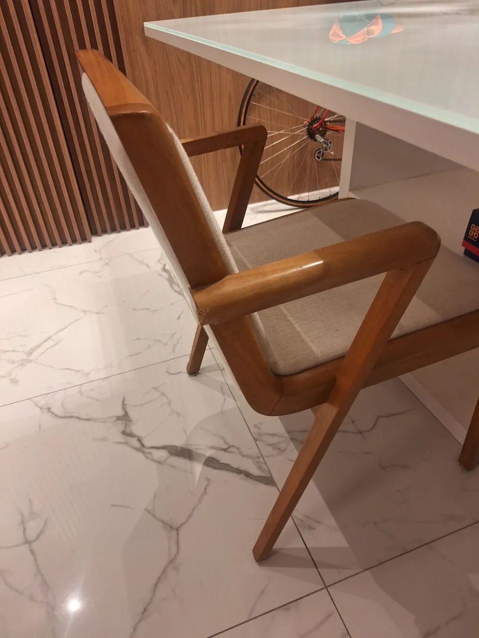 Mesa de Jantar Moderna com Design Elegante - Foto 5