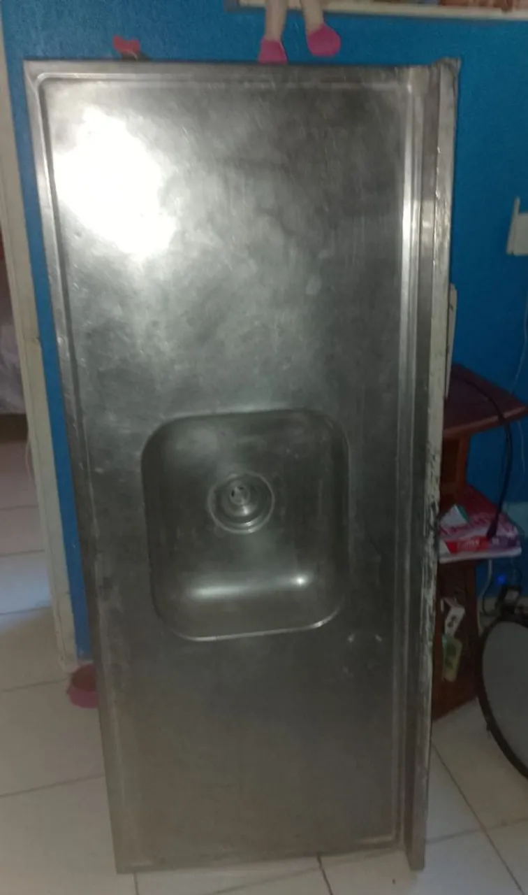 Pia aço inoxidável para cozinha grande.