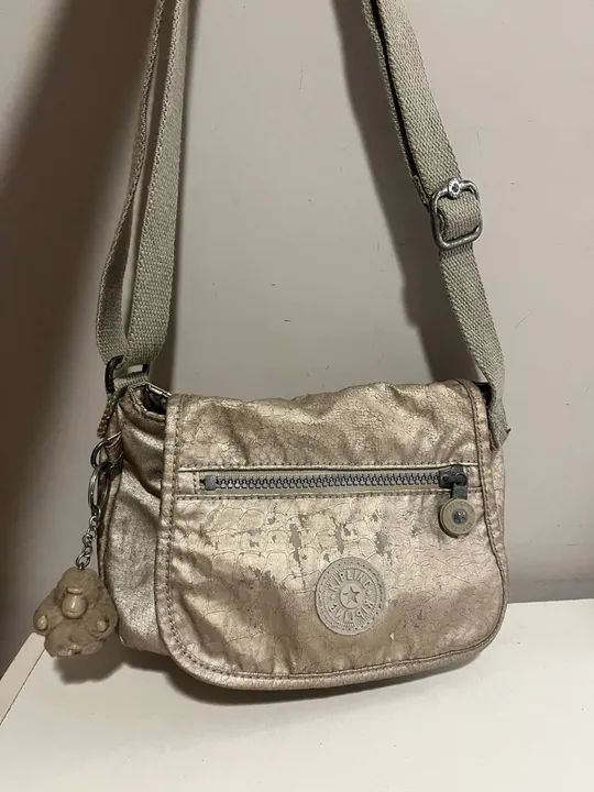 Bolsa Kipling Dourada modelo Sabian - Foto 5