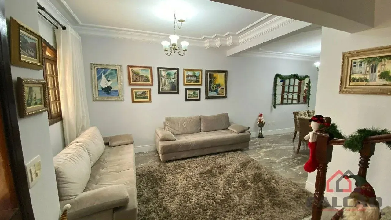 Sobrado à Venda no Boqueirão - Santos