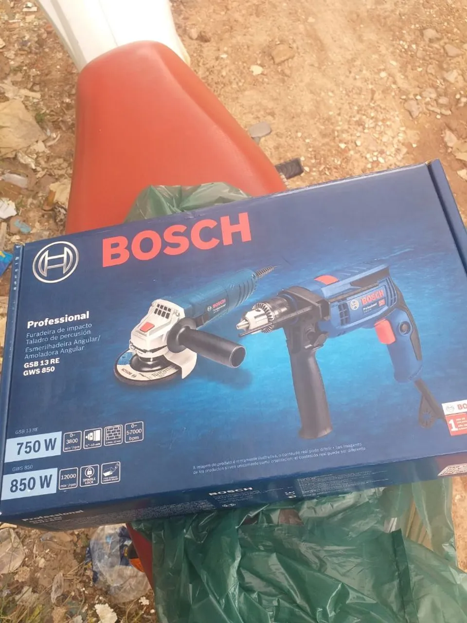 Furadeira de Impacto e Esmerilhadeira Angular Bosch GSB 13 RE + GWS 850