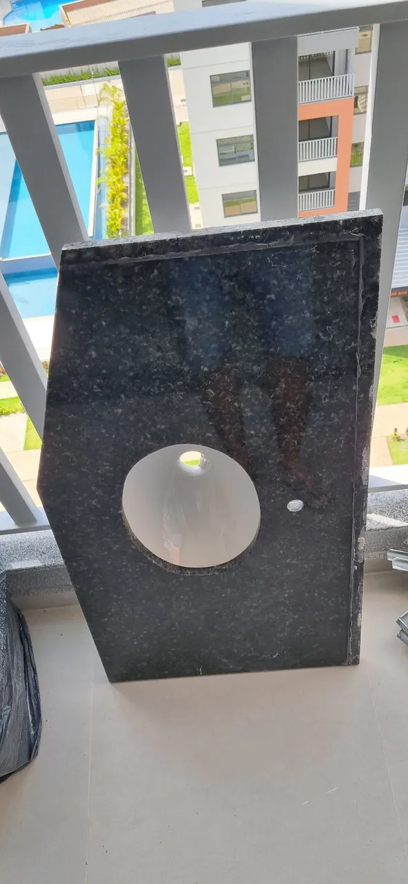 Perdra de Mármore com Cuba de banheiro.