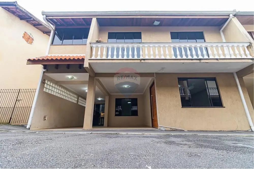 Locação - Sobrado  Condomínio Fechado  3 quartos  3 vagas  200m² - Des. Antônio de Paula -