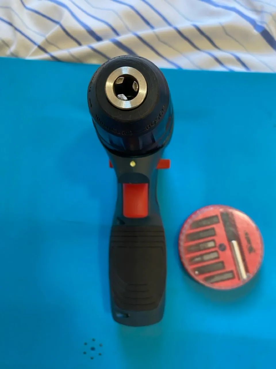 Oportunidade! Parafusadeira/Furadeira Bosch GSR 120-LI - Foto 2