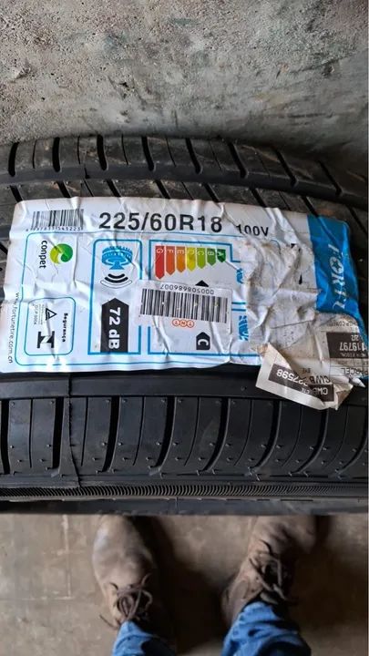 Pneu 225/60R18(Novo)