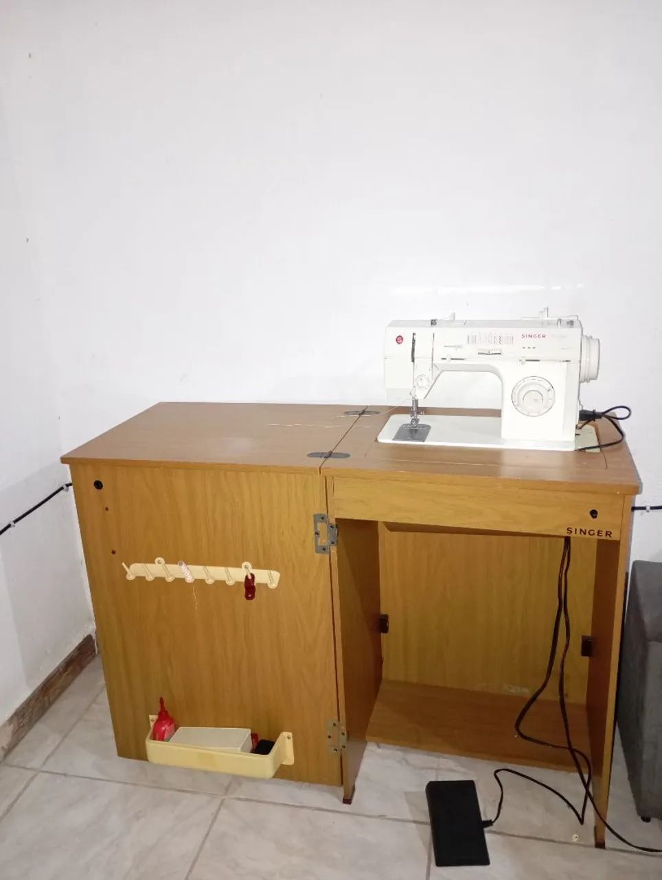 Máquina de costura reta Singer