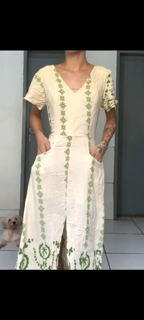 Vestido longo com detalhes em verde