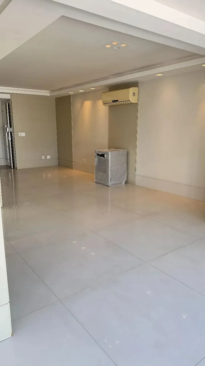 Apartamento com 3 suítes na regiacentral da Praia do Canto