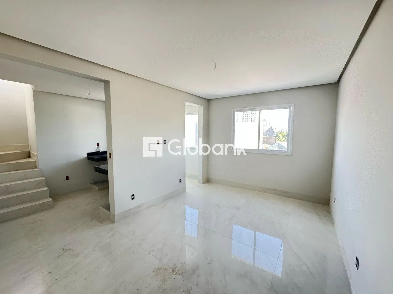 Cobertura em Ibituruna à venda com 180m², 4 dormitórios, 3 vagas.