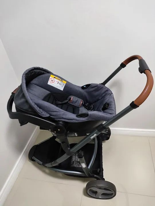 Carrinho de bebê (Moisés+ bebê conforto)