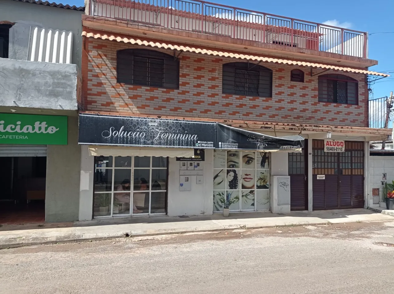 Prédio misto (comércio e residência)