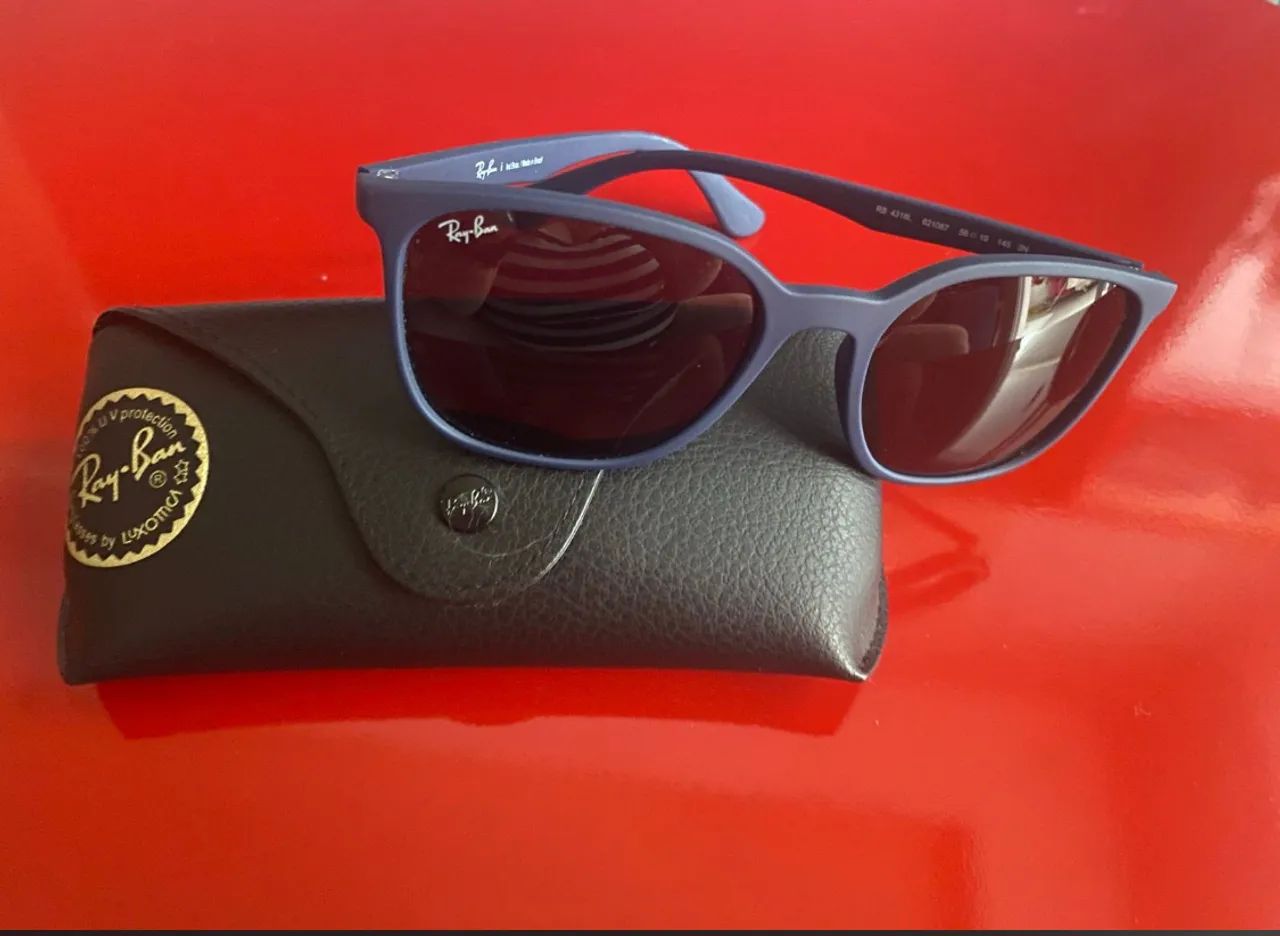óculos ray-ban com aro azul e lentes marrom - Foto 2