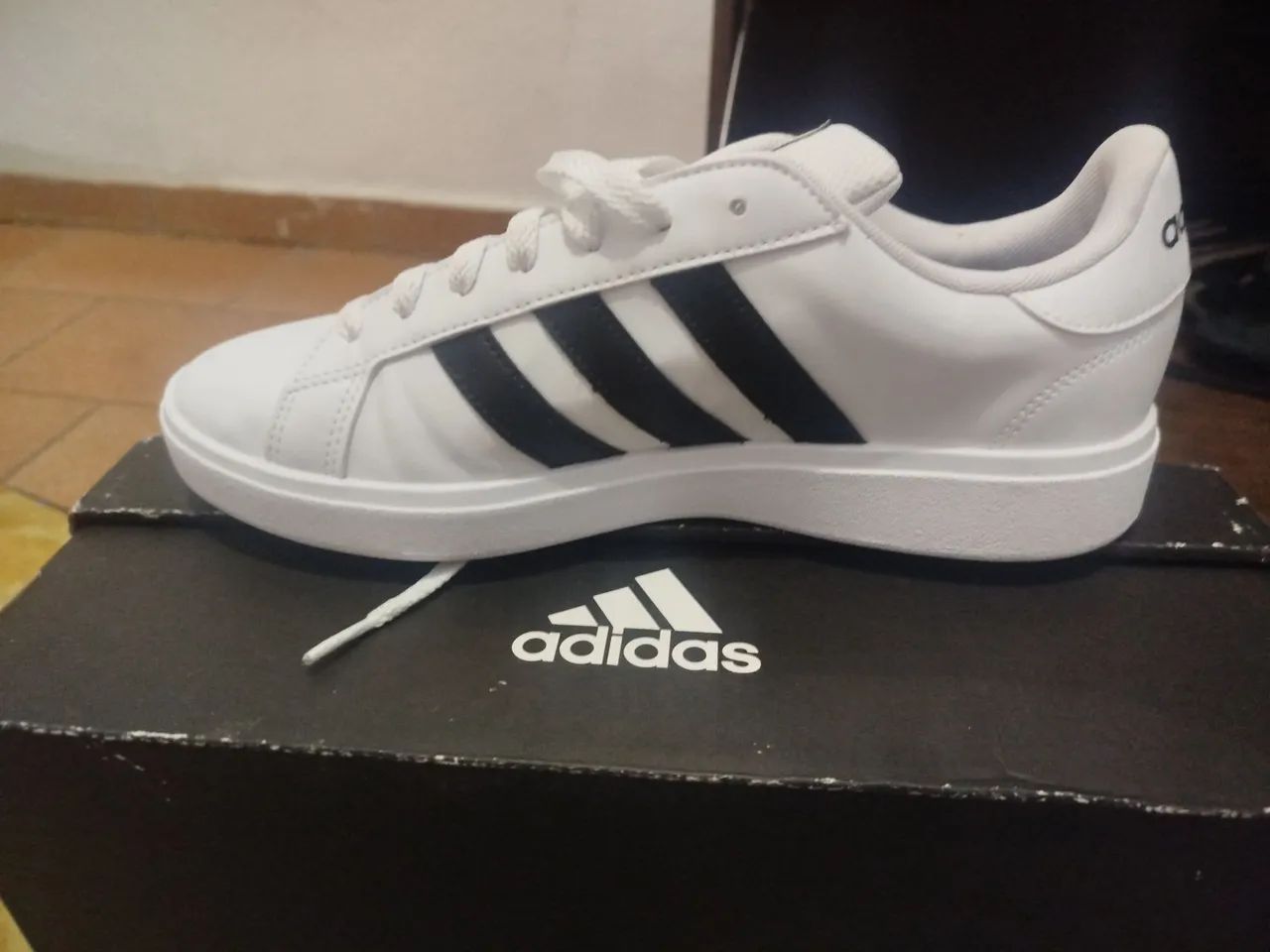 Tênis Adidas - Court Base 2.0 - Foto 2