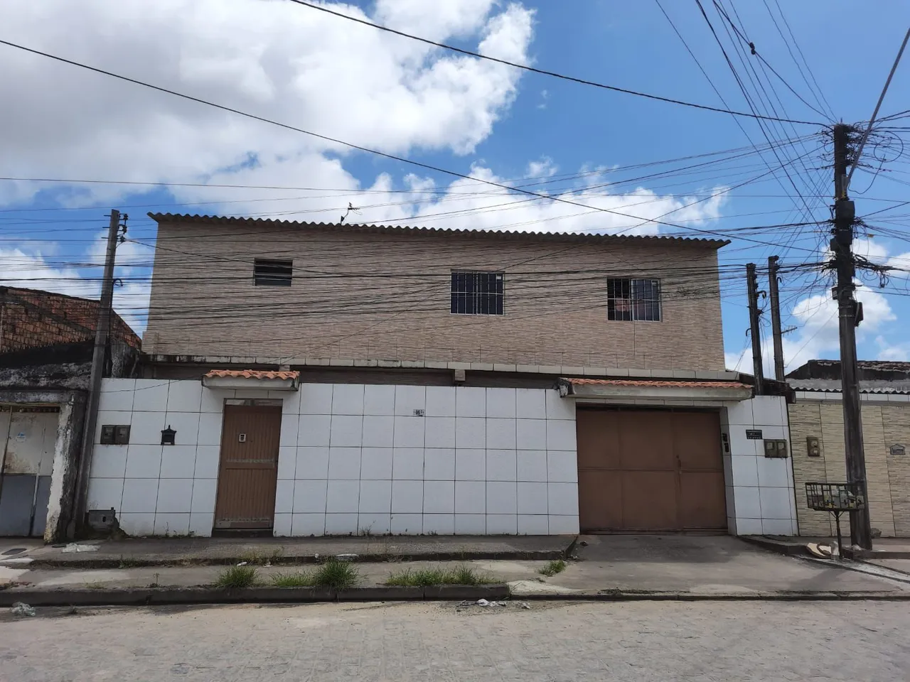 Condomínio com 5 imóveis