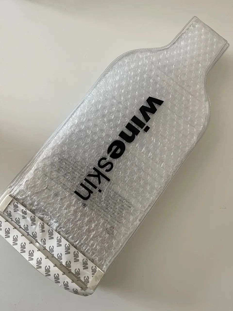 WINE SKIN - protetor para garrafas de vinho em viagem