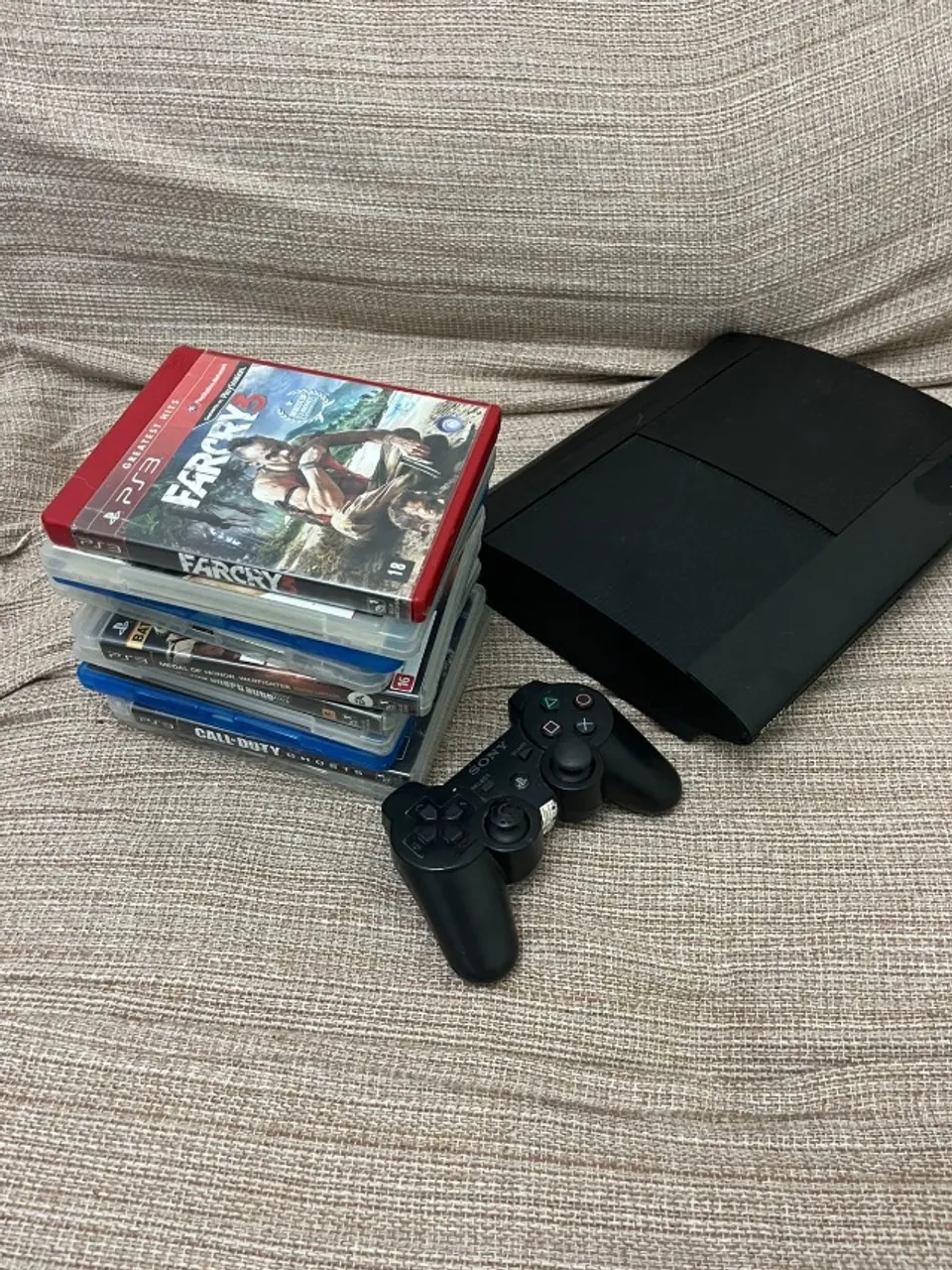 Ps3 + 10 jogos + 2 controles