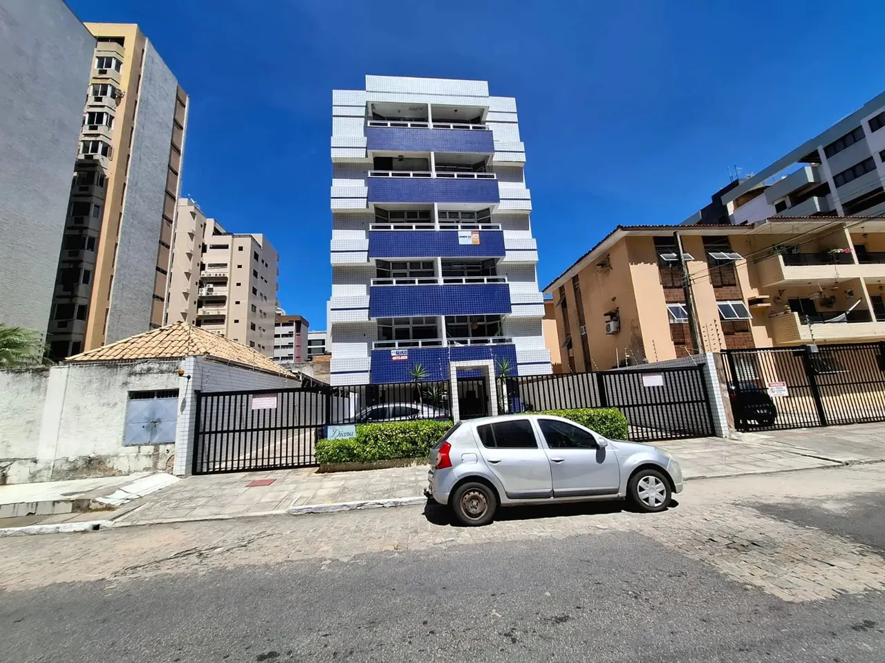 Imóvel para aluguel possui 57 metros quadrados Quarto e Sala em Ponta Verde - Maceió - AL