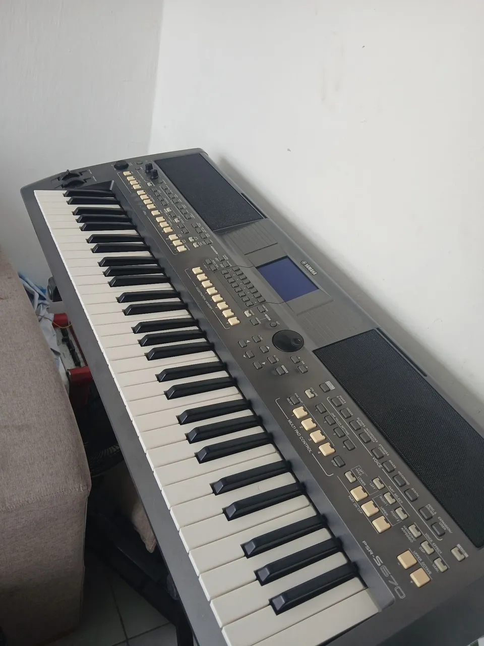 Teclado Yamaha PSR-S670