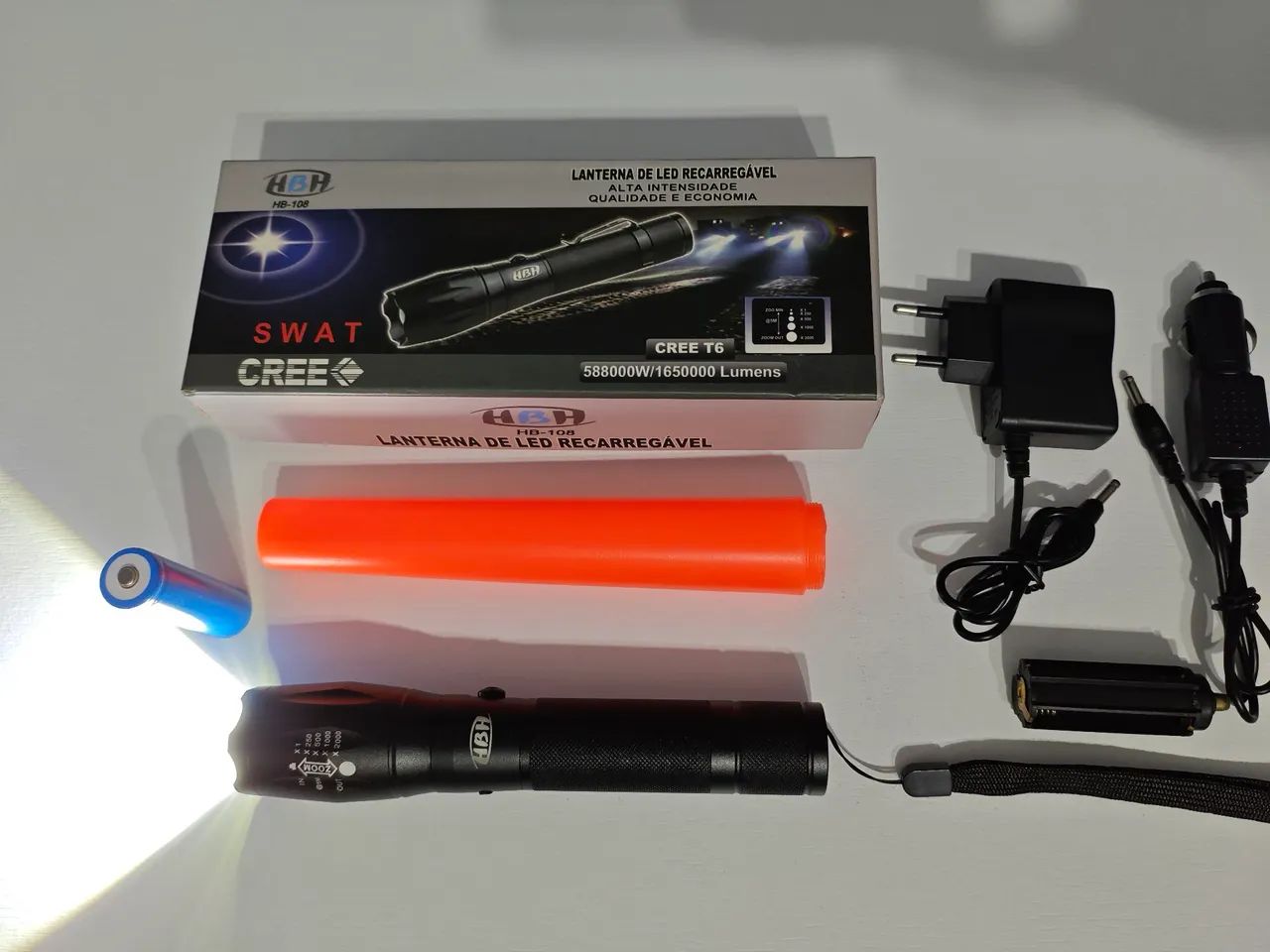 Lanterna Tática LED Recarregável T6 688000W/1930000 Lumens 2 baterias Camping - Foto 2