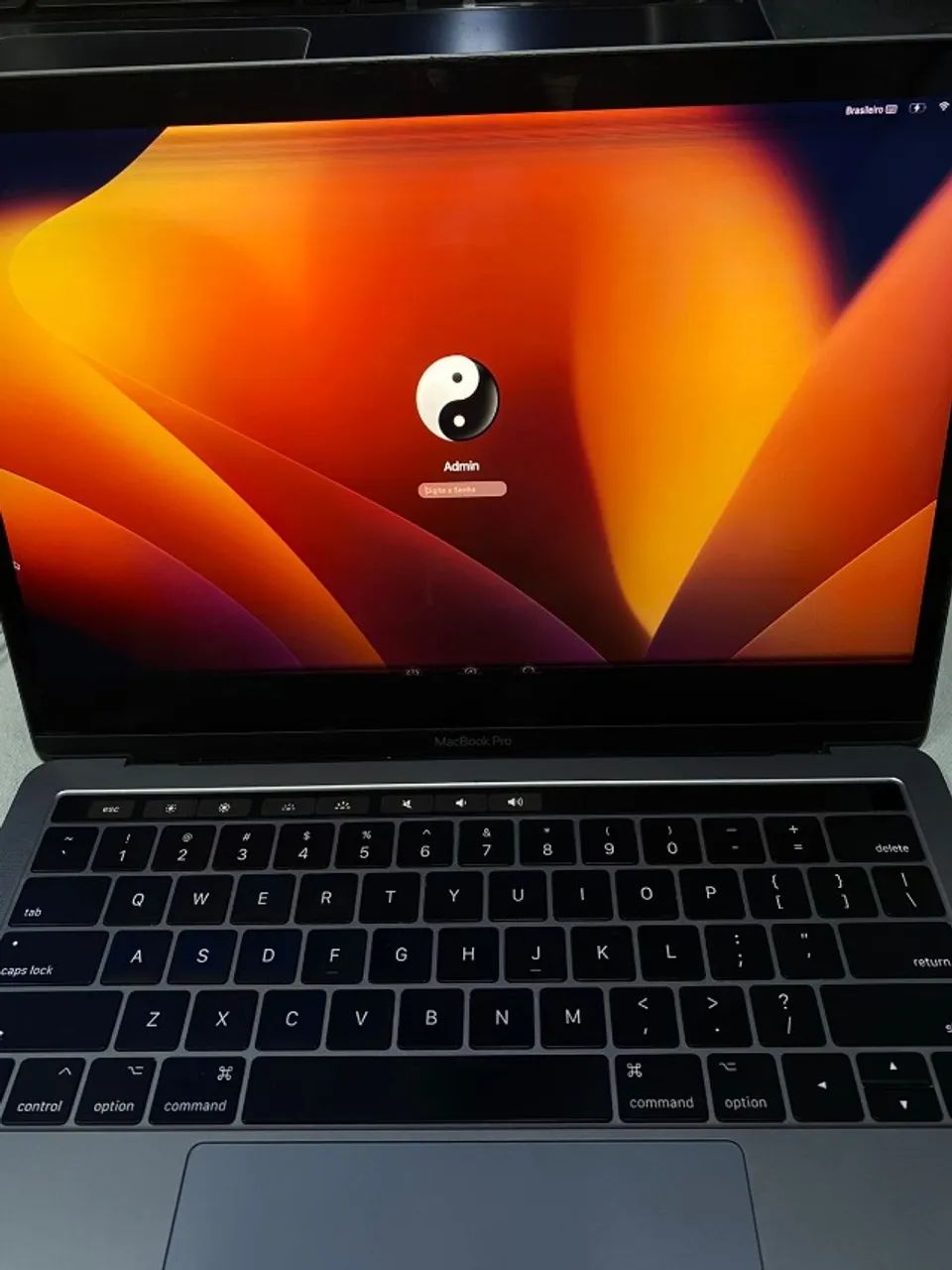 MacBook (Utilizado e Danificado porém em bom estado para uso diário)