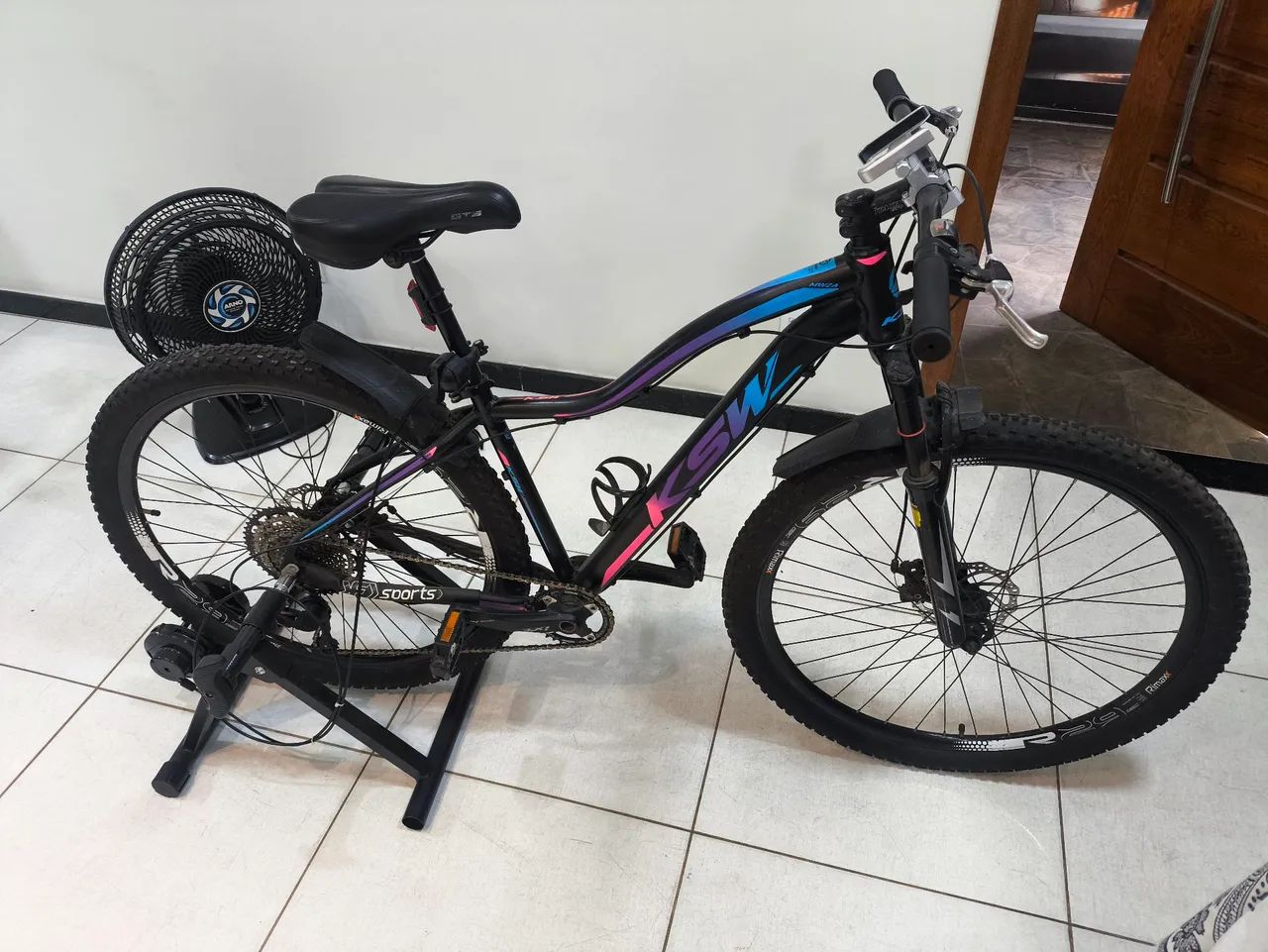 Vendo bicicleta aro 29 seminova com acessórios 