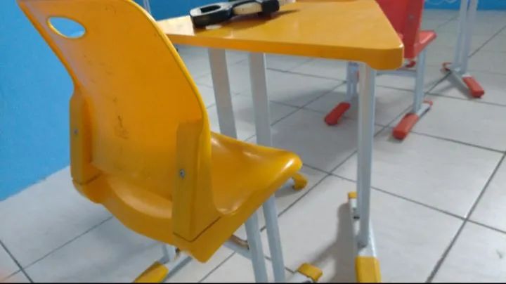 Conjunto de Mesa e Cadeiras Infantil Coloridas - Foto 2