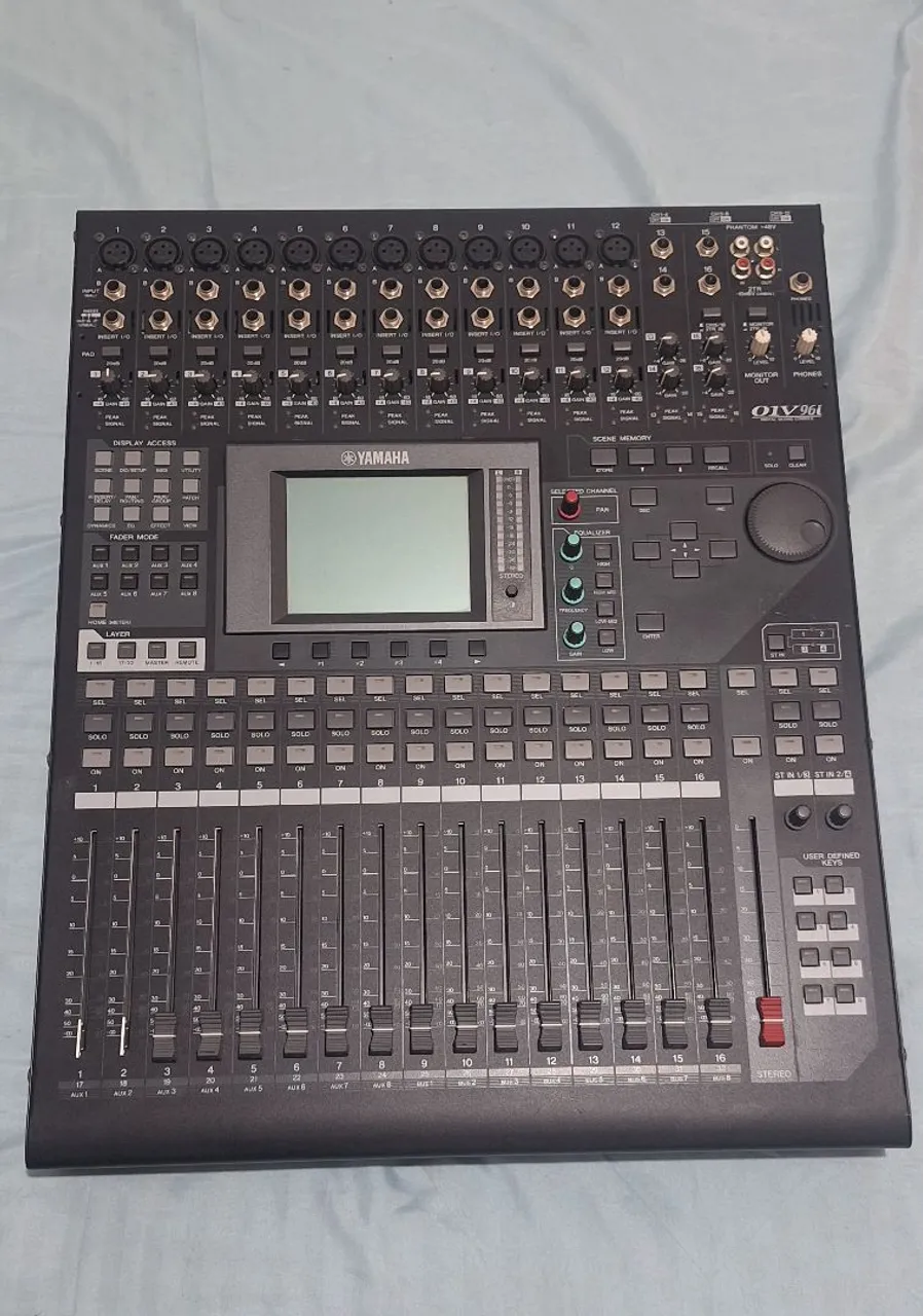 Mesa de Som Roland M300 Digital V-Mixer M-300 - Equipamentos Para