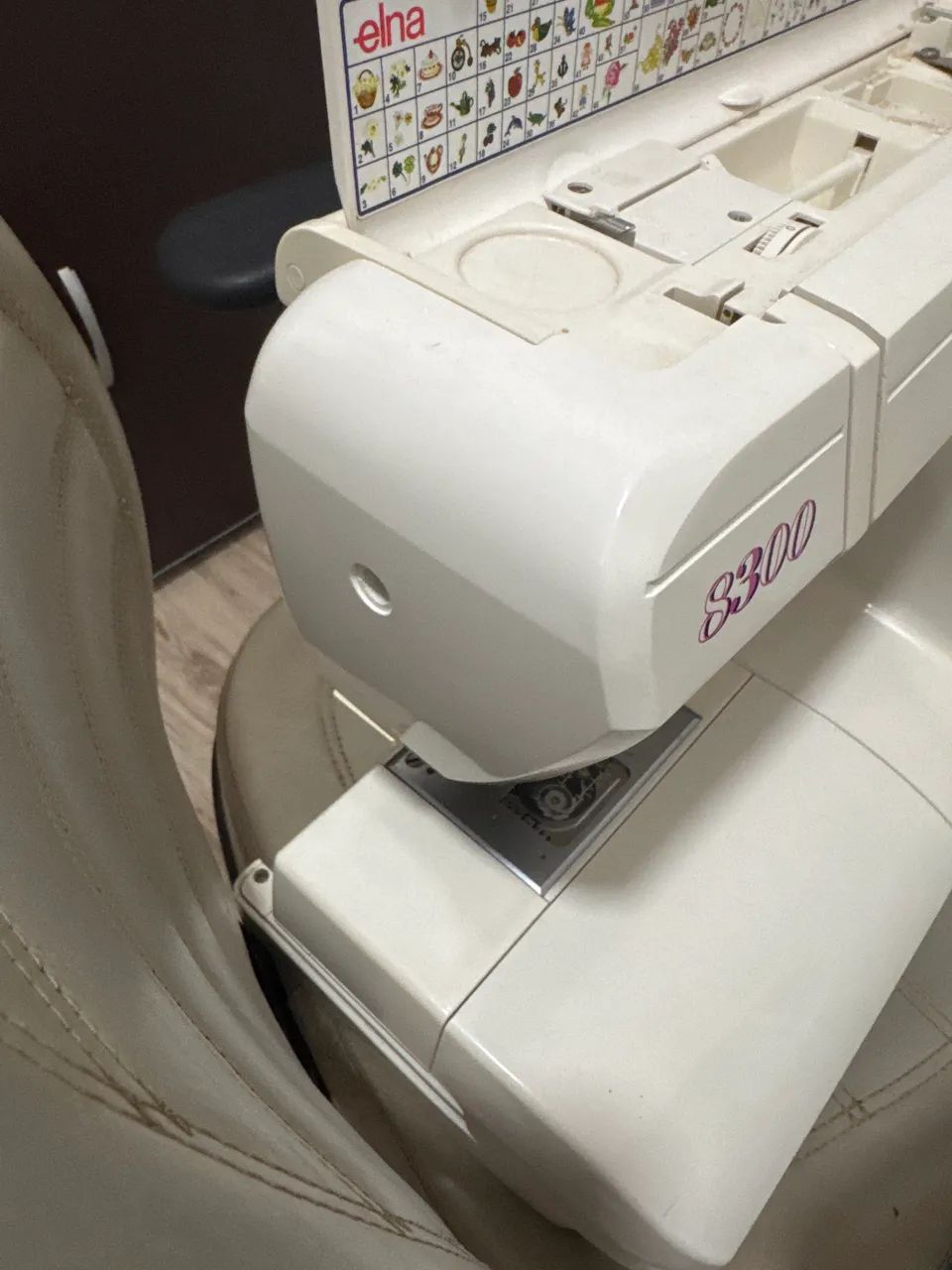 Máquina de bordar elna swiss design xperience embroidery 8300 - Foto 4