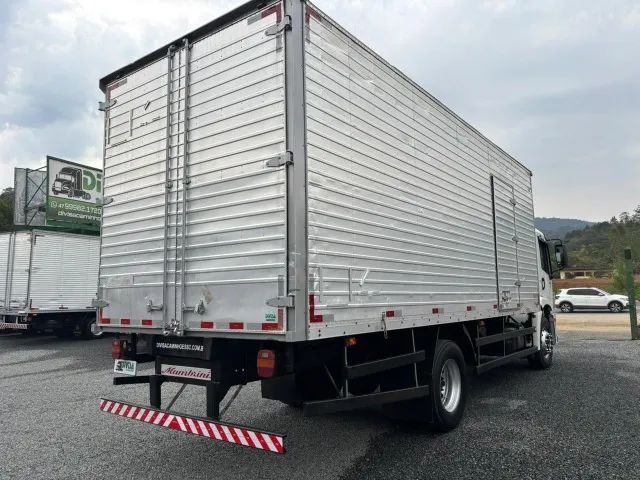 Volkswagen 15-180 Constellation com Baú 7 metros - Foto 12