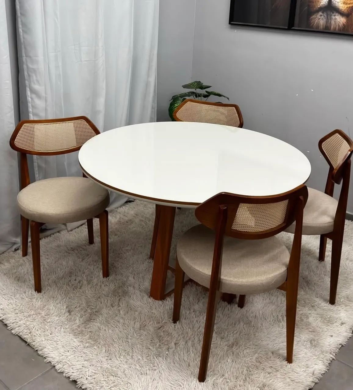 Mesa Redonda com 4 cadeiras