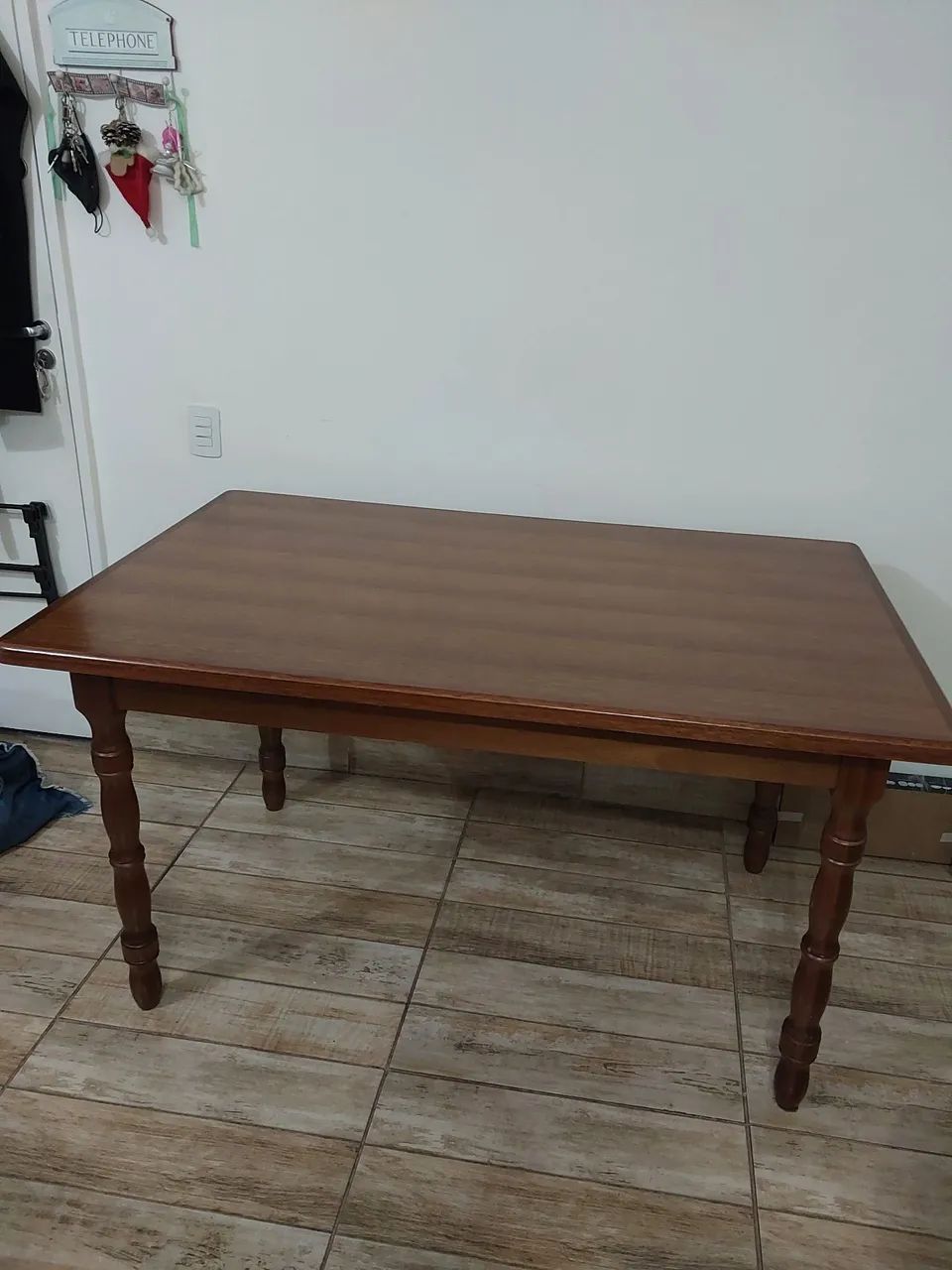 OMesa de Jantar em Madeira Maciça + 4 cadeiras maciças, 64840826038019122