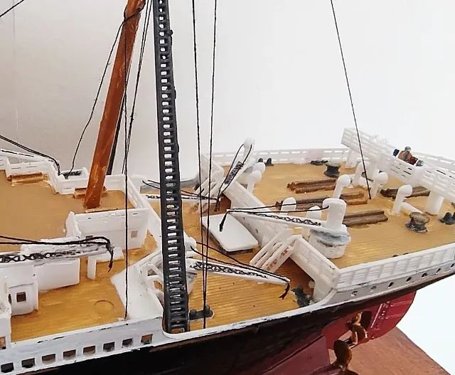 RMS Titanic Revell 1/400 Montado com Cupula e iluminado interno e externo. - Foto 6