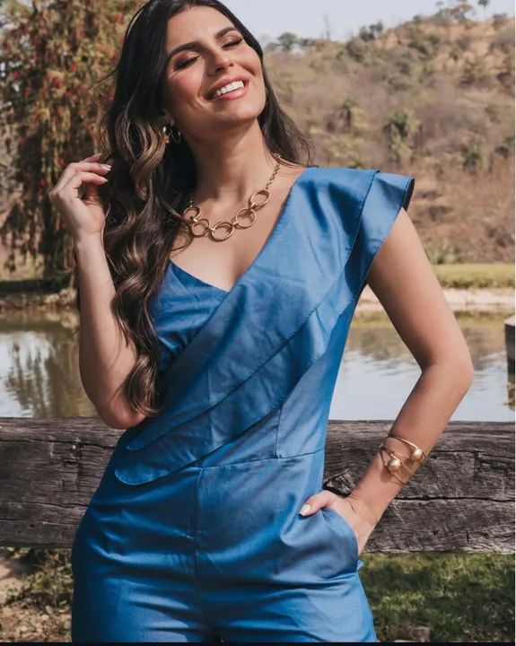 Macacão Jeans Azul com Decote Assimetrico - Foto 2
