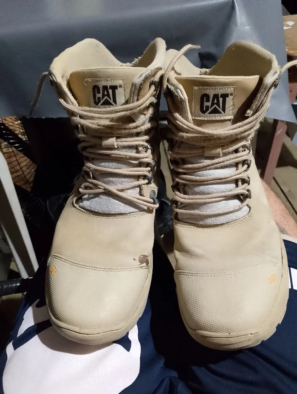 Botas CAT Bege - Conforto e Durabilidade