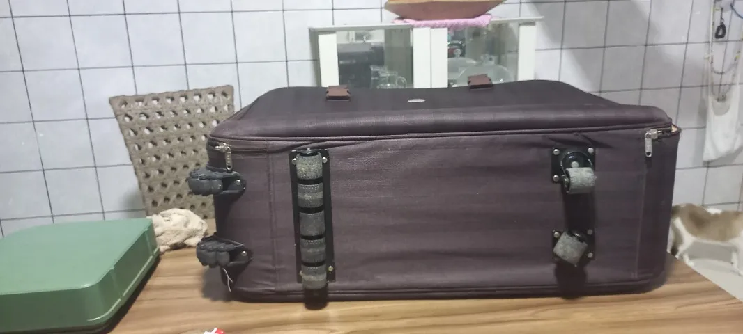 Mala de viagem muito grande.
