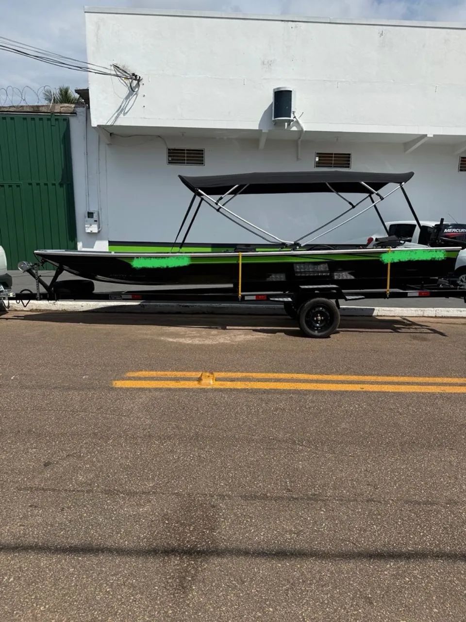 Vende-se esta embarcação completa 25/25 nova 