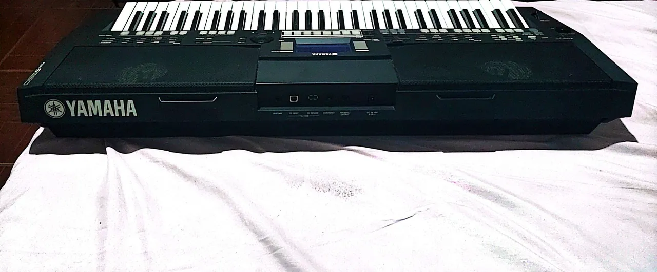 Teclado Yamaha PSR-S550
