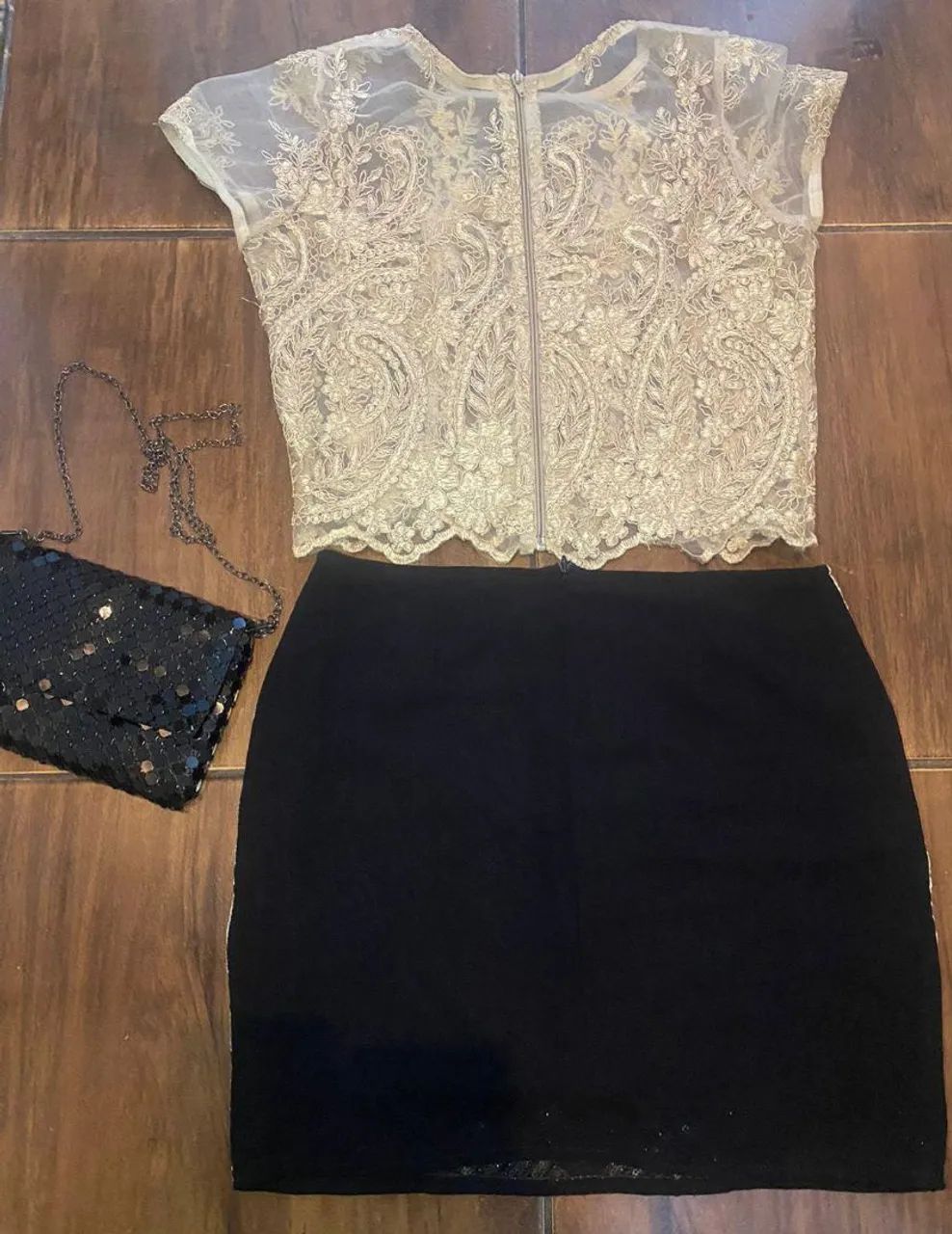 Conjunto blusa e saia bordados - Foto 2