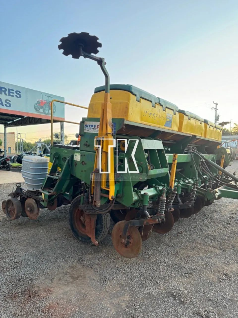 cod. 1123 - PLANTADEIRA 10 LINHAS TATU PANTOGRÁFICA ULTRAFLEX - Tk Tratores Nova Andradina - Foto 3