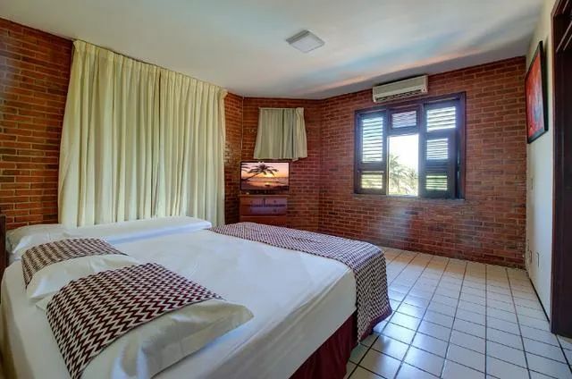 ALUGO POR TEMPORADA - Casa Super Luxo - 5 Suítes AR/TV - 20 Pessoas - Apenas 100m do Beach - Foto 5