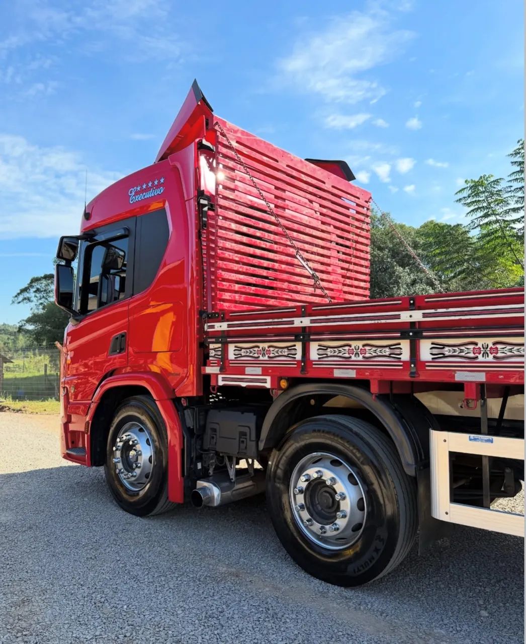 Caminhão  Scania P 320 Carroceria 2020 - Foto 3