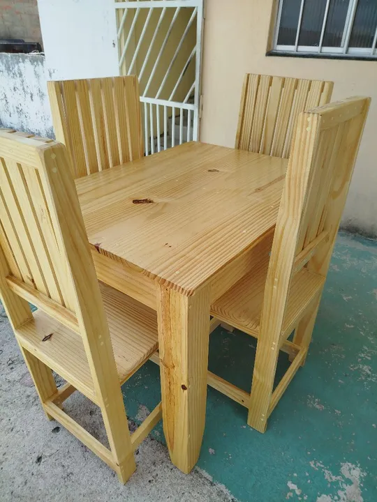 Conjunto mesa e cadeiras 