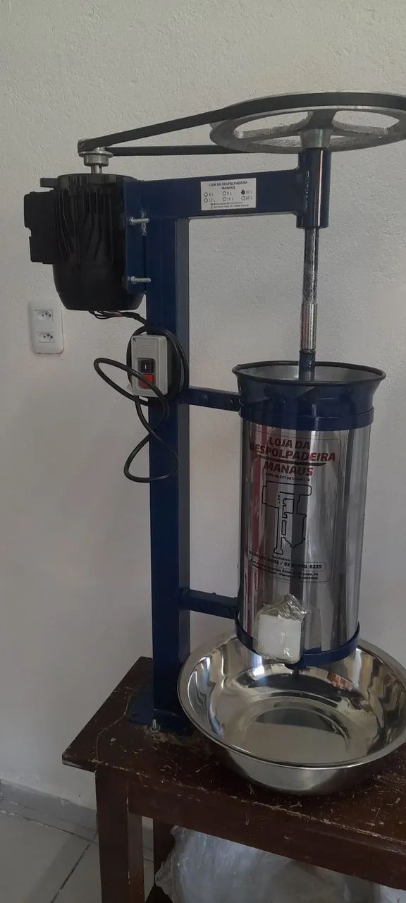 MAQUINA DESPOLPADEIRA DE FRUTOS 