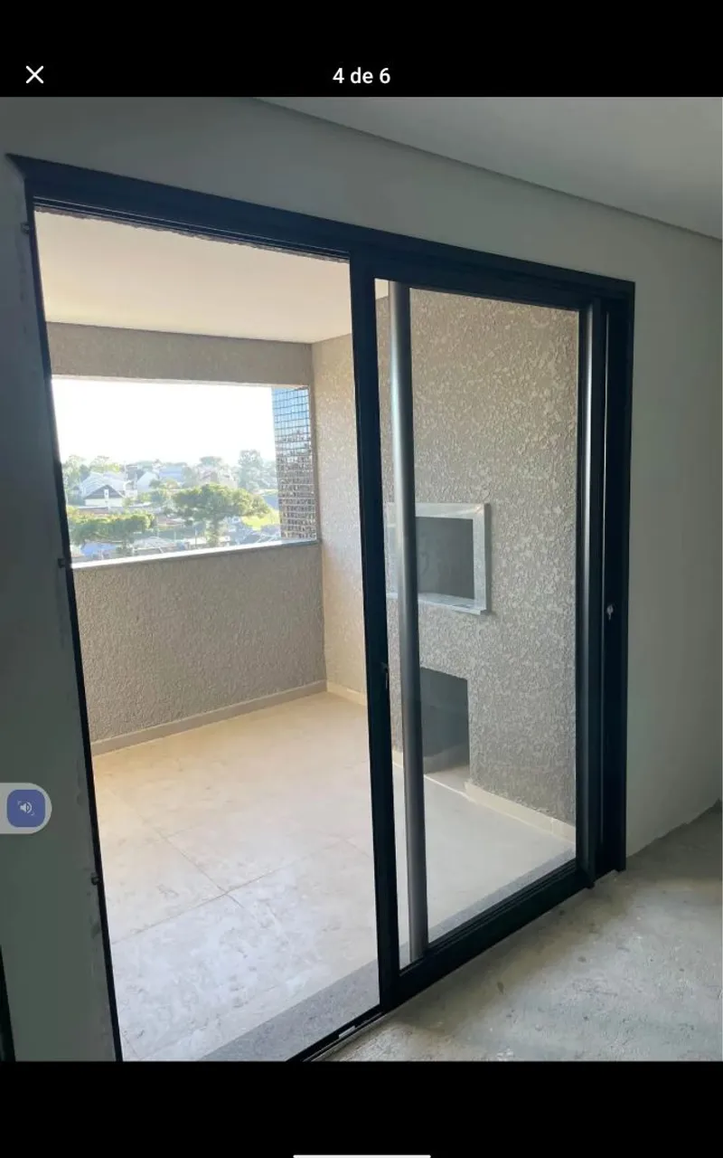 Porta de vidro com estrutura em alumínio